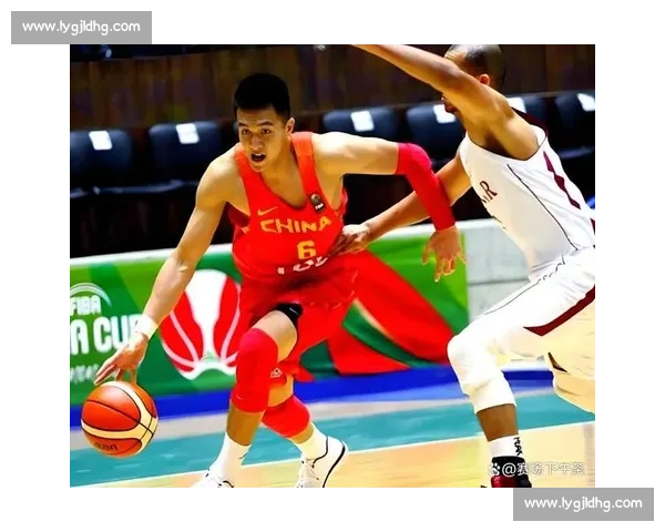 中国男篮迎战加拿大强敌检验新阵容冲击世界赛场关键一役展现成长与调整